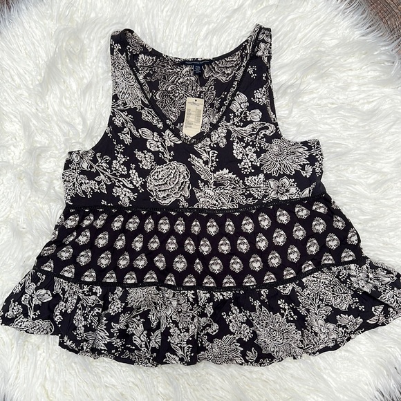 American Eagle Outfitters Tops - American Eagle Outfitters V Neck Floral Top
